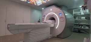 Sala de ressonância magnética do Hospital Márcio Cunha, em Ipatinga